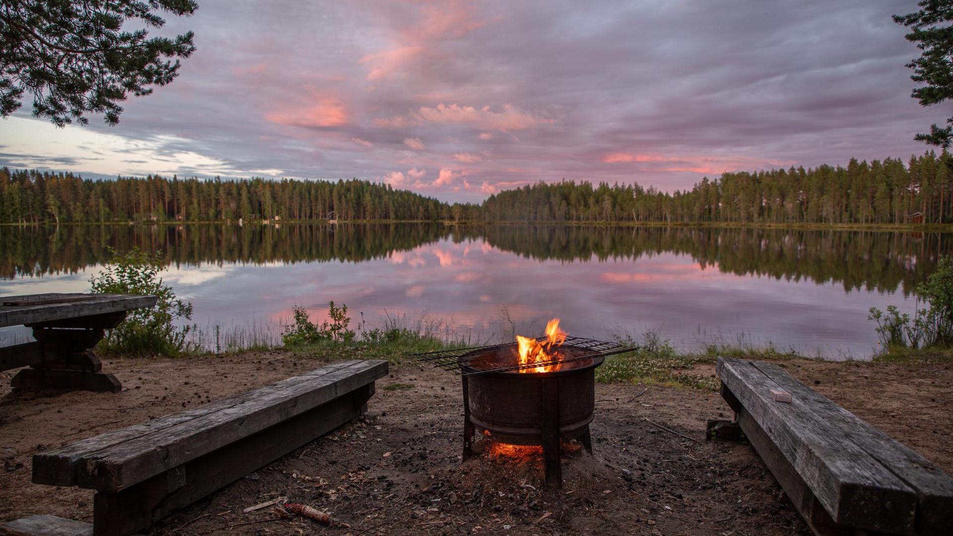 Nuotiotulet Kontiojärvellä