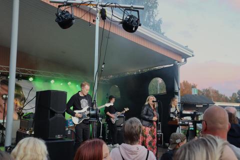 Katri Ylander Pyrostockin lavalla